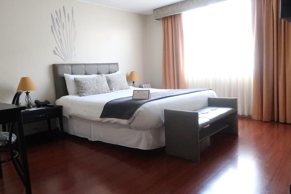 Embassy Hotel 4*